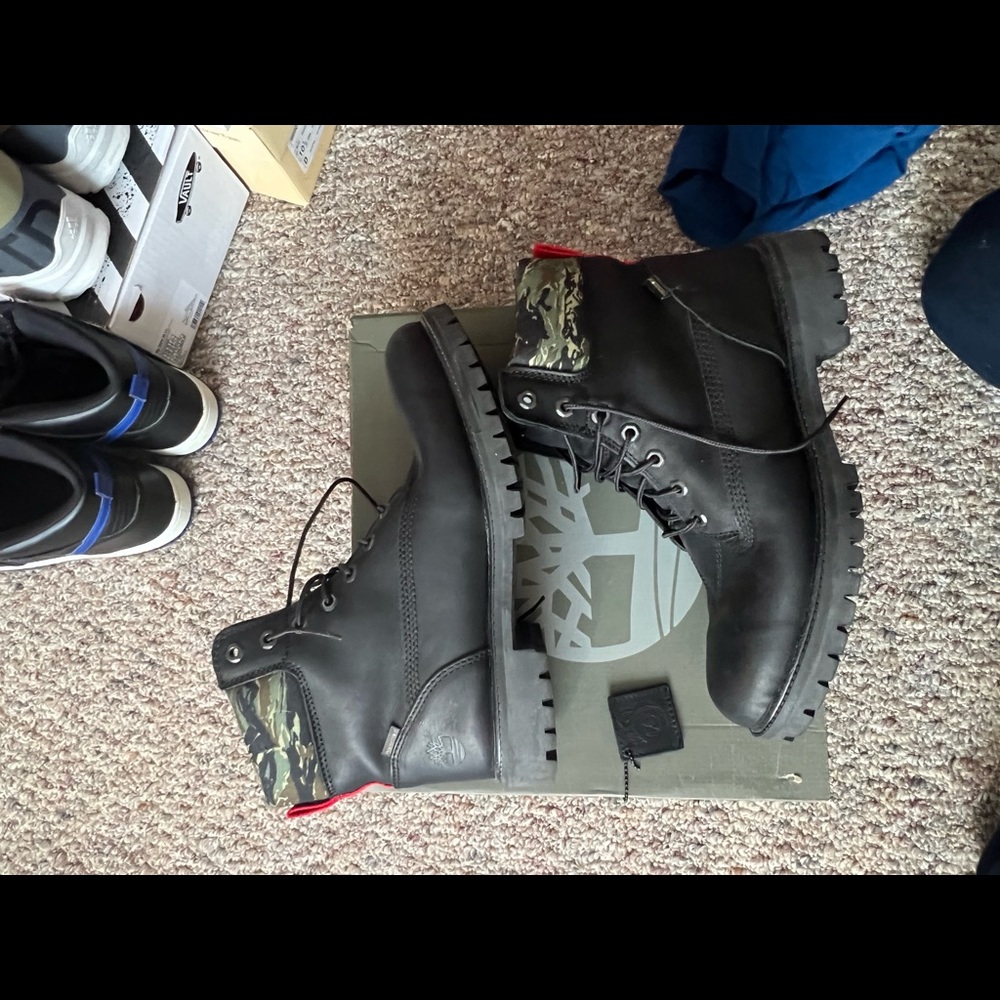 Tiberland x Black Scale Mens size 11